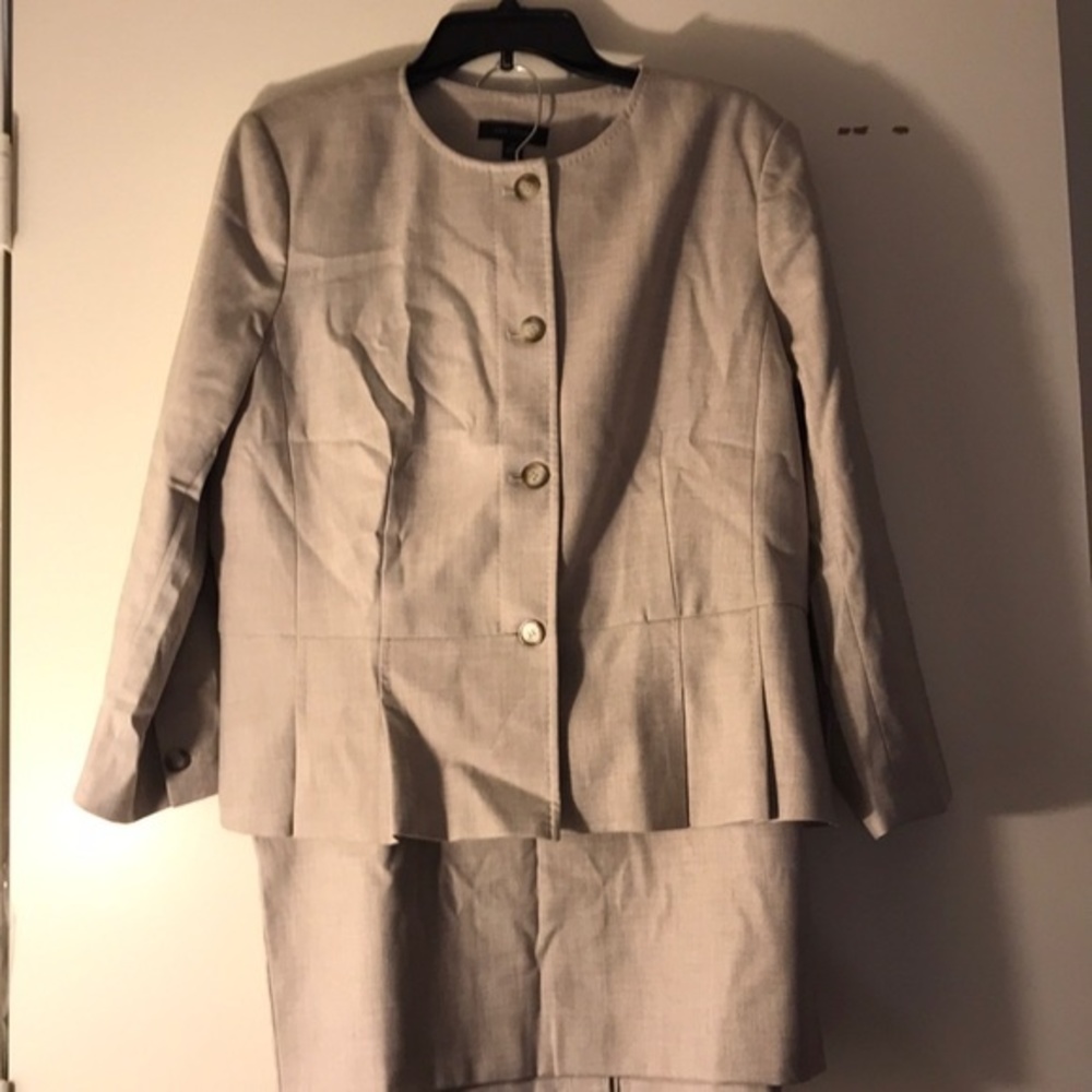Ann Taylor Skirt Suit Set Neutral / Tan / Beige Size 14 - Picture 5 of 7